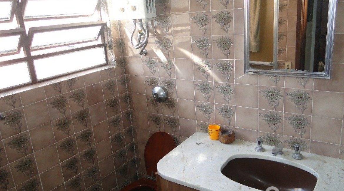 Casa à venda com 242m², 4 dormitórios, 1 suíte, 3 vagas, no bairro Tristeza em Porto Alegre