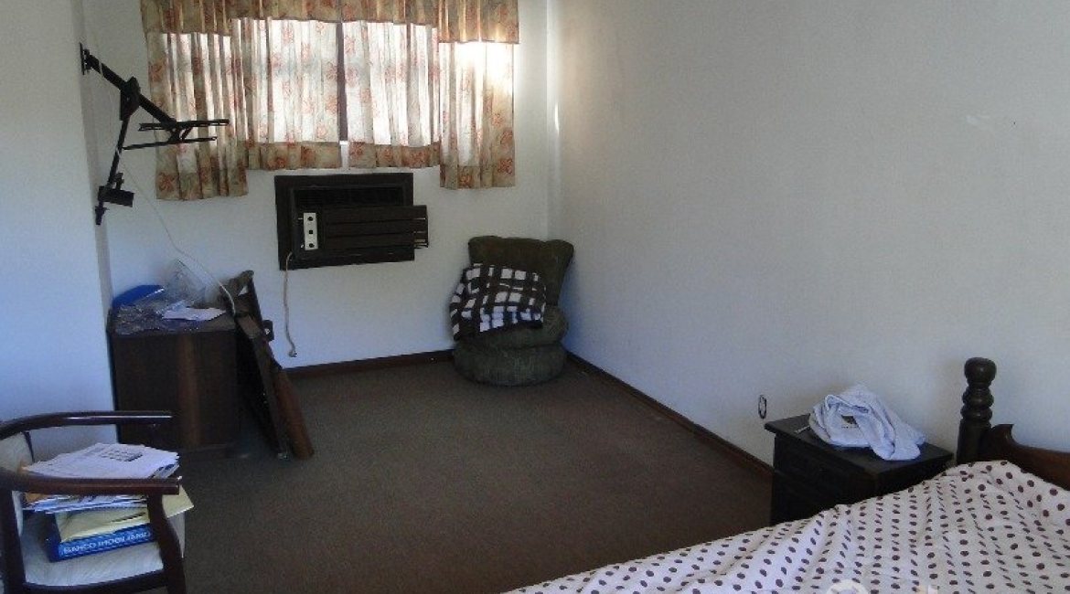 Casa à venda com 242m², 4 dormitórios, 1 suíte, 3 vagas, no bairro Tristeza em Porto Alegre