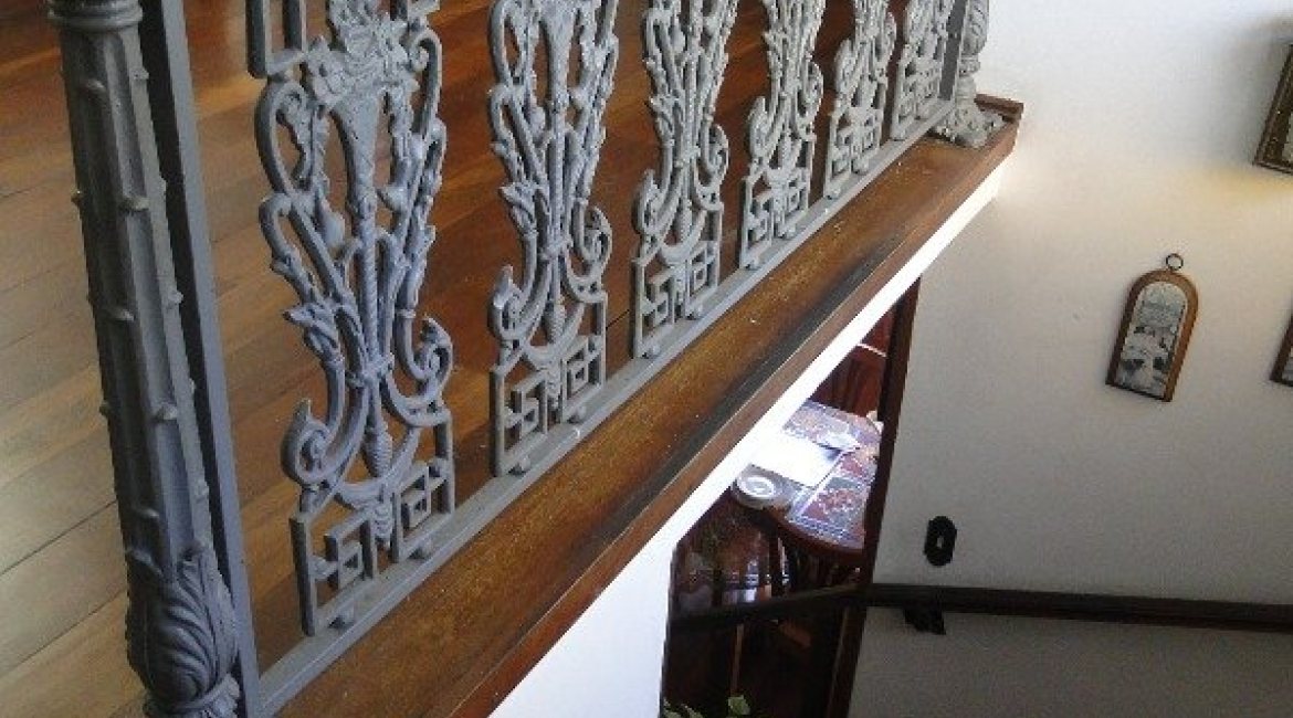 Casa à venda com 242m², 4 dormitórios, 1 suíte, 3 vagas, no bairro Tristeza em Porto Alegre