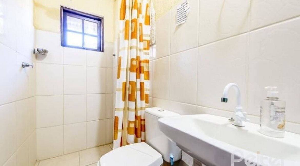 Casa à venda com 267m², 4 dormitórios, 3 vagas, no bairro Cristal em Porto Alegre
