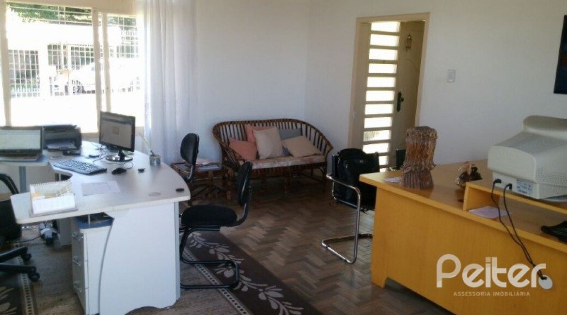 Casa à venda com 374m², 4 dormitórios, 3 suítes, 3 vagas, no bairro Vila Assunção em Porto Alegre