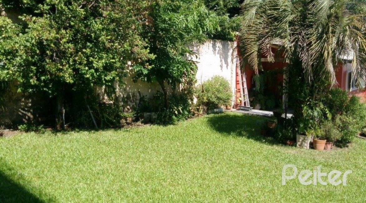 Casa à venda com 374m², 4 dormitórios, 3 suítes, 3 vagas, no bairro Vila Assunção em Porto Alegre