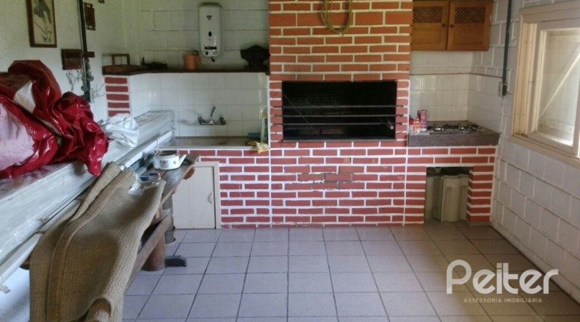 Casa à venda com 374m², 4 dormitórios, 3 suítes, 3 vagas, no bairro Vila Assunção em Porto Alegre