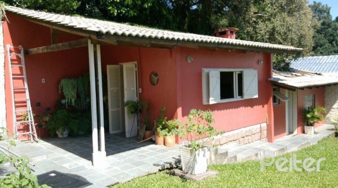 Casa à venda com 374m², 4 dormitórios, 3 suítes, 3 vagas, no bairro Vila Assunção em Porto Alegre