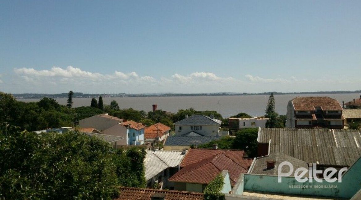 Casa à venda com 374m², 4 dormitórios, 3 suítes, 3 vagas, no bairro Vila Assunção em Porto Alegre