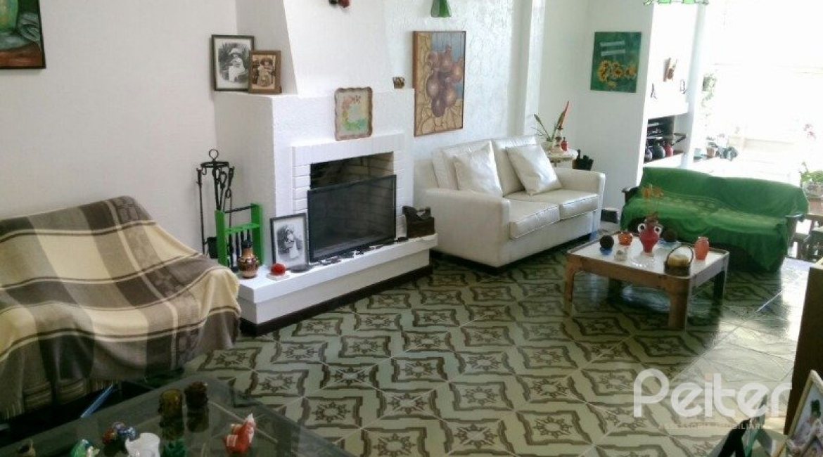 Casa à venda com 374m², 4 dormitórios, 3 suítes, 3 vagas, no bairro Vila Assunção em Porto Alegre