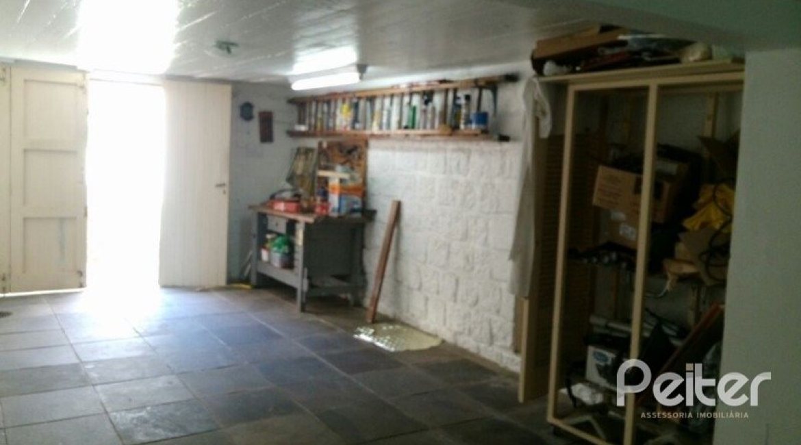 Casa à venda com 374m², 4 dormitórios, 3 suítes, 3 vagas, no bairro Vila Assunção em Porto Alegre