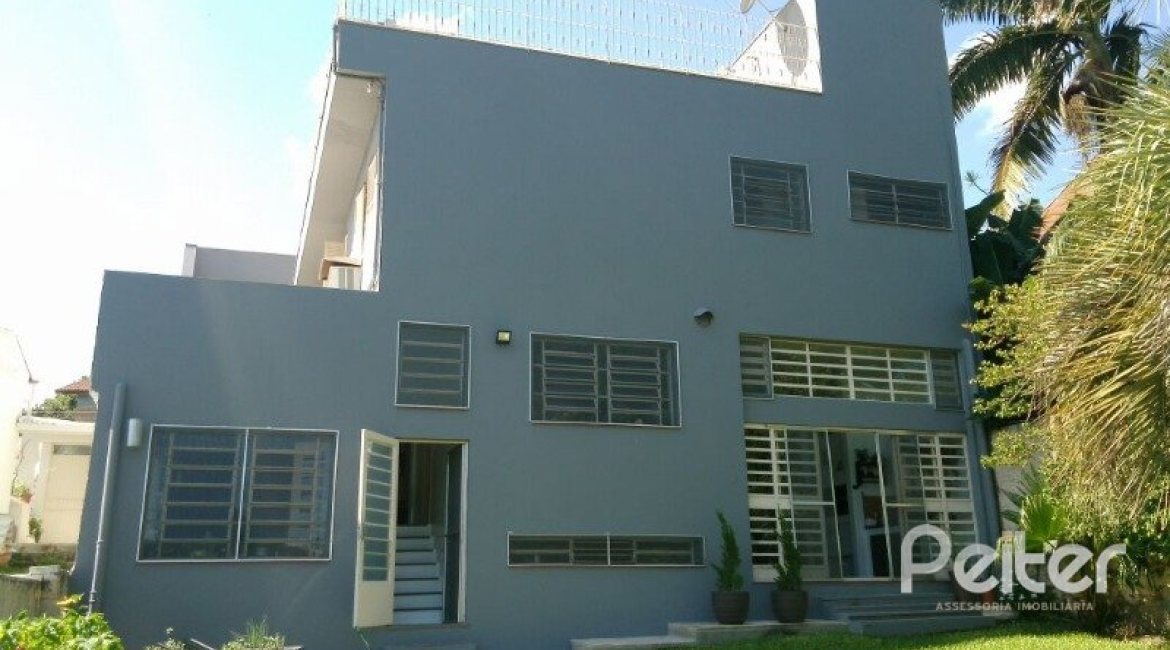 Casa à venda com 374m², 4 dormitórios, 3 suítes, 3 vagas, no bairro Vila Assunção em Porto Alegre