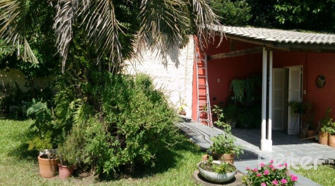 Casa à venda com 374m², 4 dormitórios, 3 suítes, 3 vagas, no bairro Vila Assunção em Porto Alegre