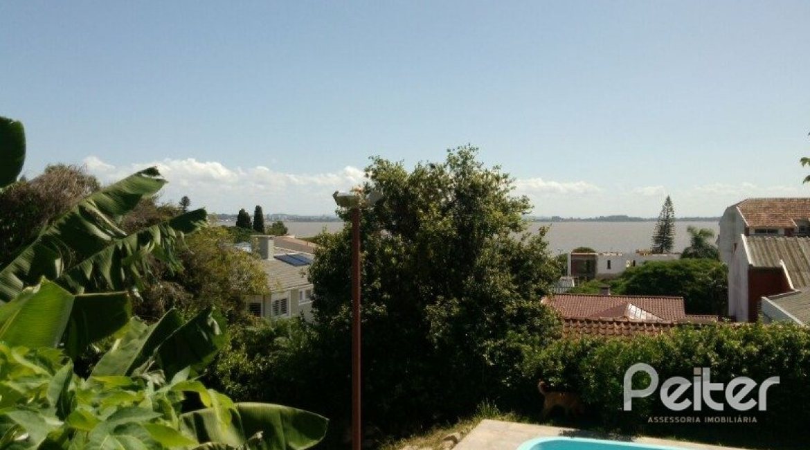 Casa à venda com 374m², 4 dormitórios, 3 suítes, 3 vagas, no bairro Vila Assunção em Porto Alegre