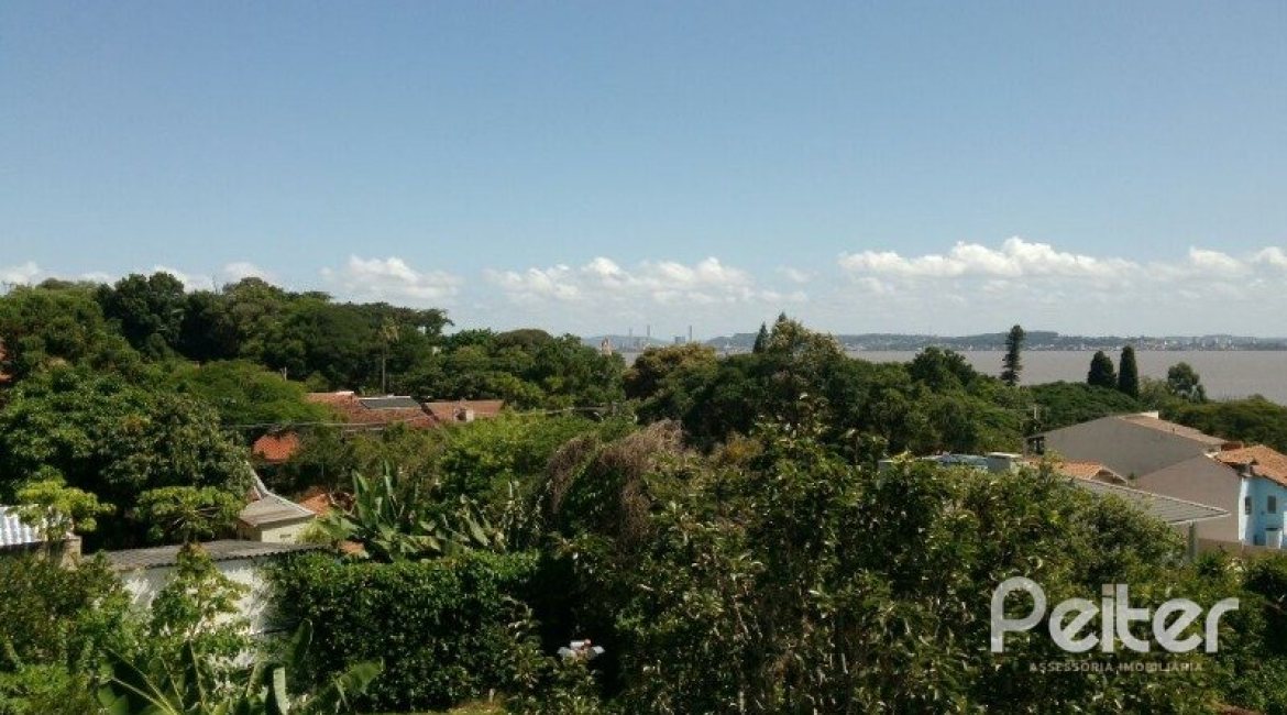 Casa à venda com 374m², 4 dormitórios, 3 suítes, 3 vagas, no bairro Vila Assunção em Porto Alegre