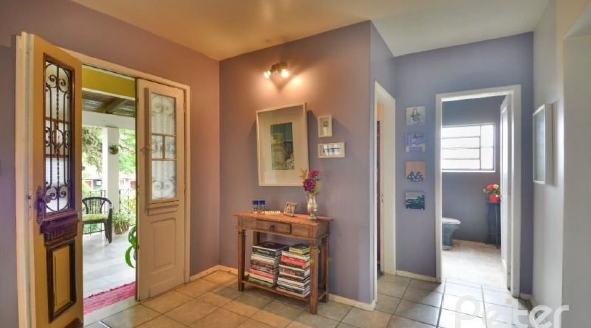 Casa à venda com 386m², 3 dormitórios, 1 suíte, 2 vagas, no bairro Tristeza em Porto Alegre