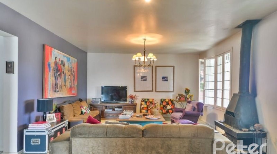 Casa à venda com 386m², 3 dormitórios, 1 suíte, 2 vagas, no bairro Tristeza em Porto Alegre