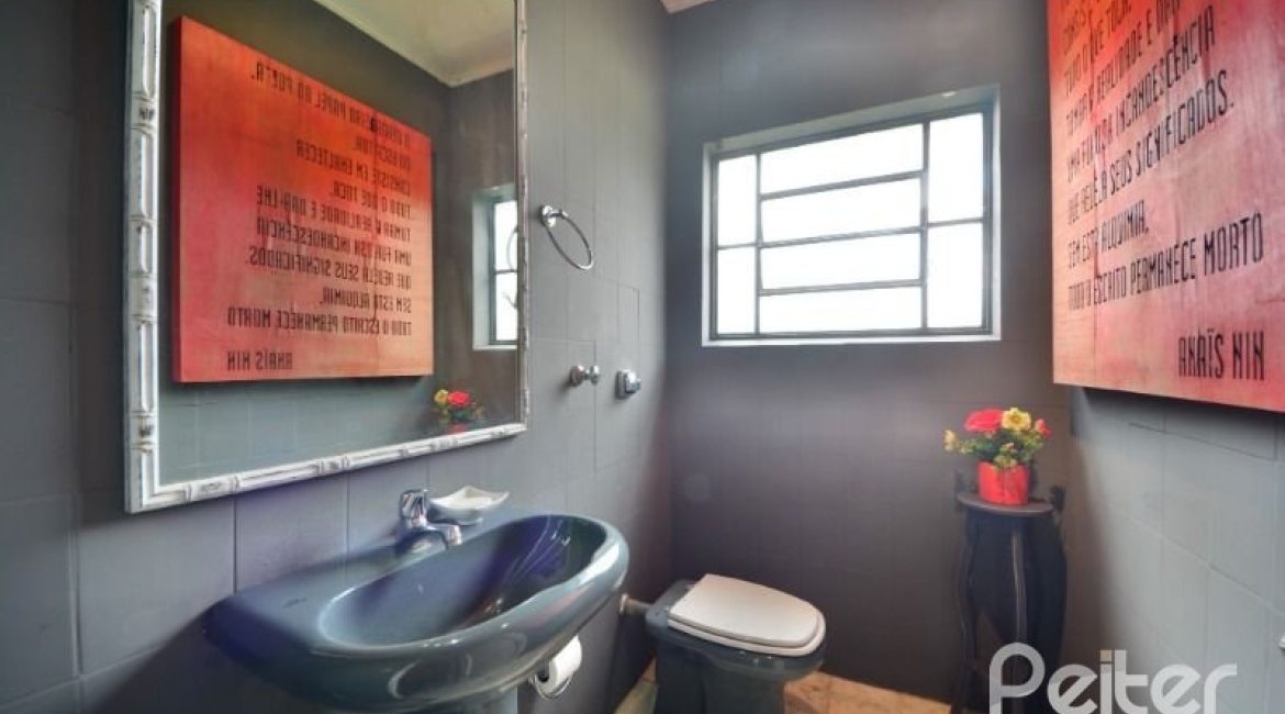 Casa à venda com 386m², 3 dormitórios, 1 suíte, 2 vagas, no bairro Tristeza em Porto Alegre