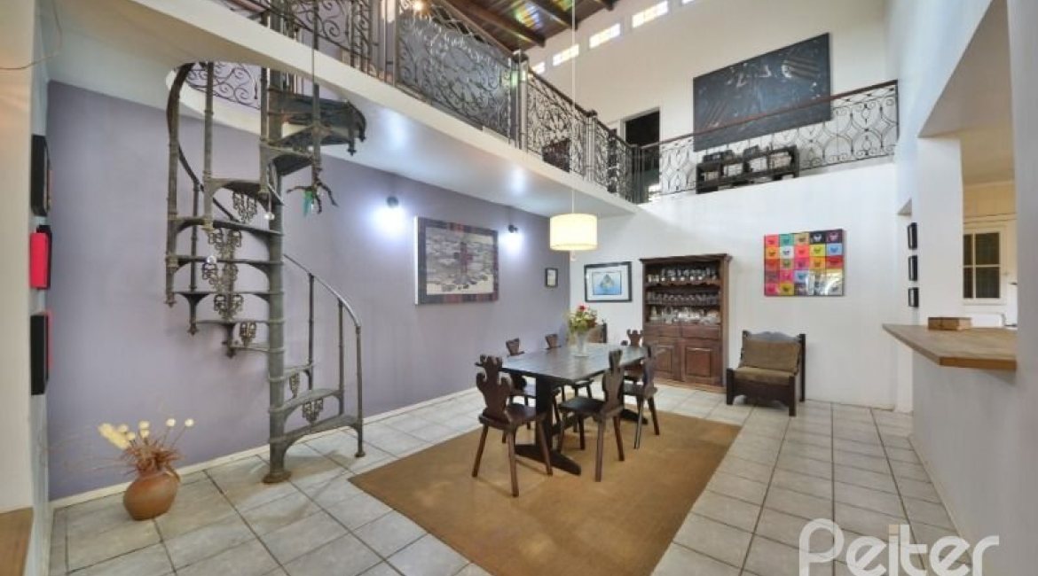 Casa à venda com 386m², 3 dormitórios, 1 suíte, 2 vagas, no bairro Tristeza em Porto Alegre