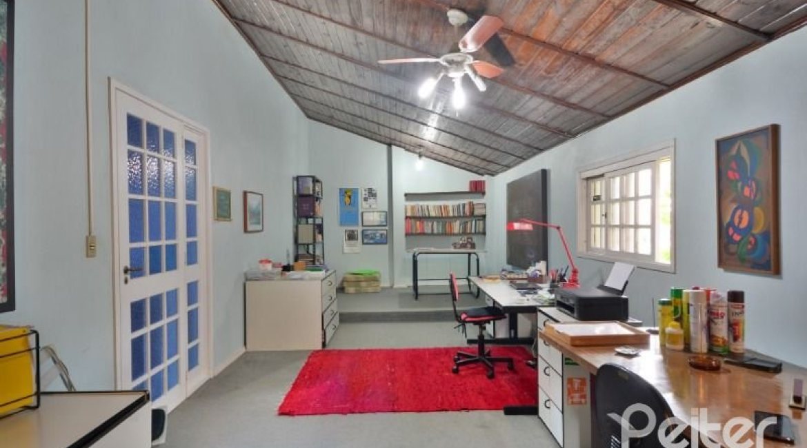 Casa à venda com 386m², 3 dormitórios, 1 suíte, 2 vagas, no bairro Tristeza em Porto Alegre