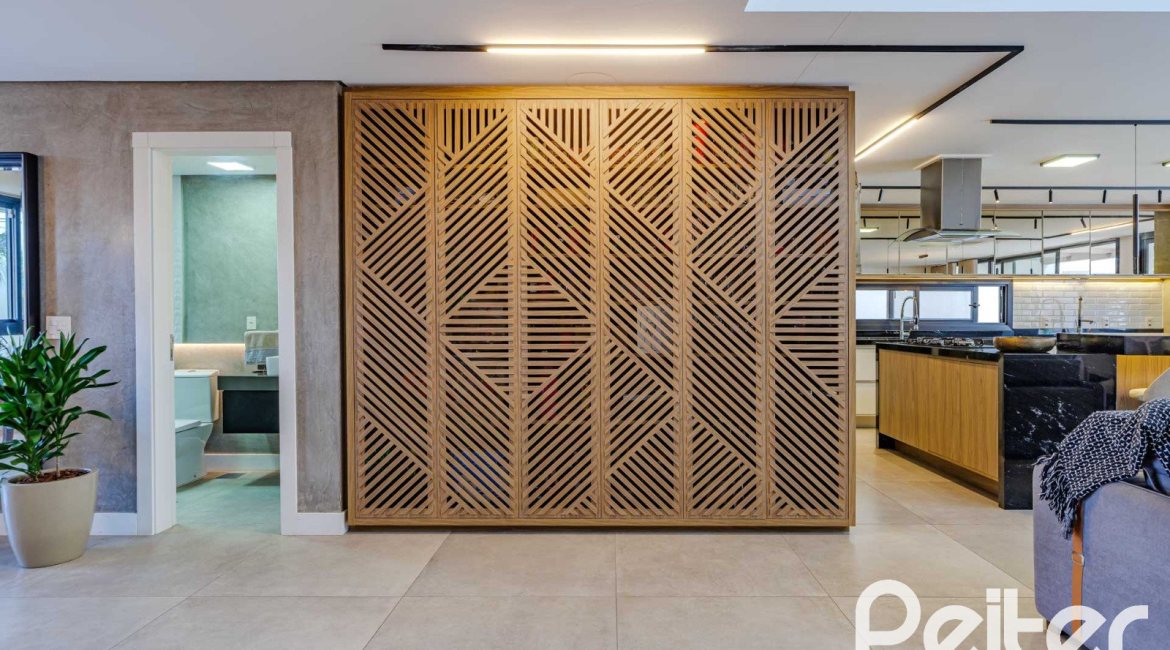 Casa à venda com 380m², 4 dormitórios, 4 suítes, 4 vagas, no bairro Vila Assunção em Porto Alegre