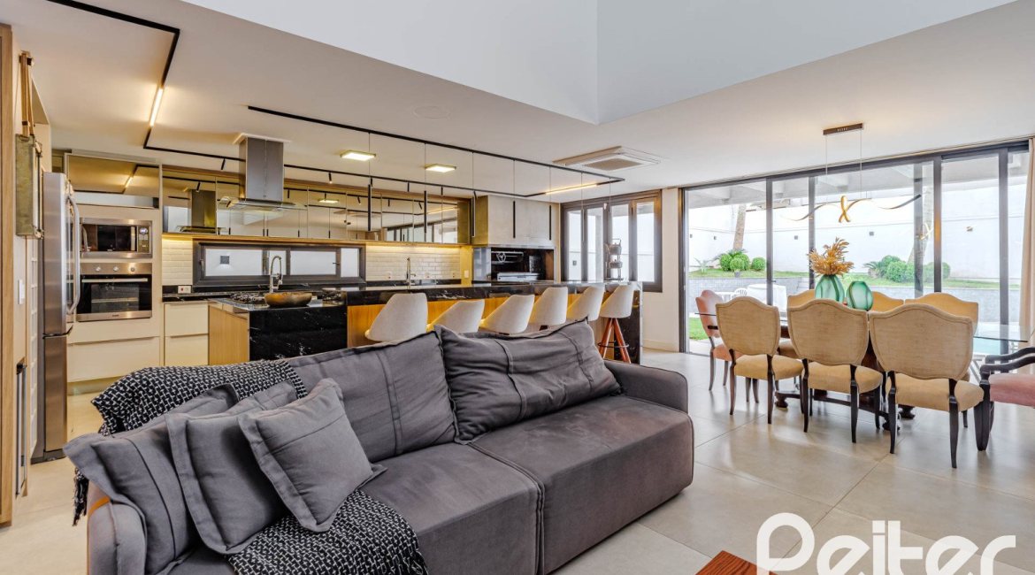 Casa à venda com 380m², 4 dormitórios, 4 suítes, 4 vagas, no bairro Vila Assunção em Porto Alegre