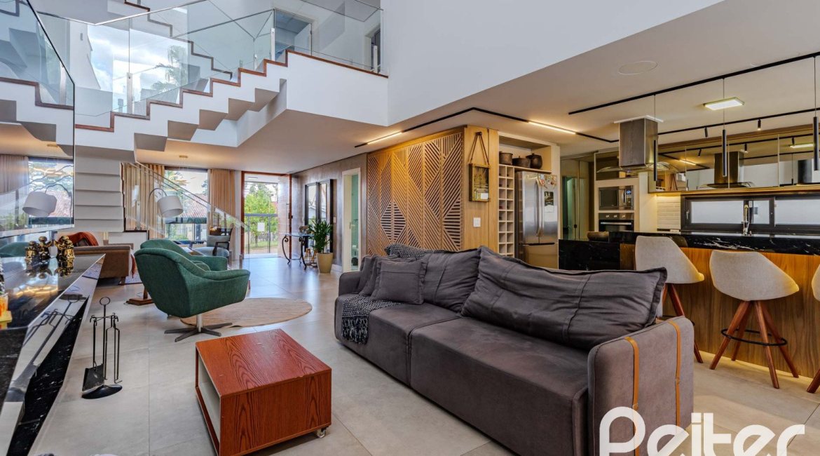 Casa à venda com 380m², 4 dormitórios, 4 suítes, 4 vagas, no bairro Vila Assunção em Porto Alegre