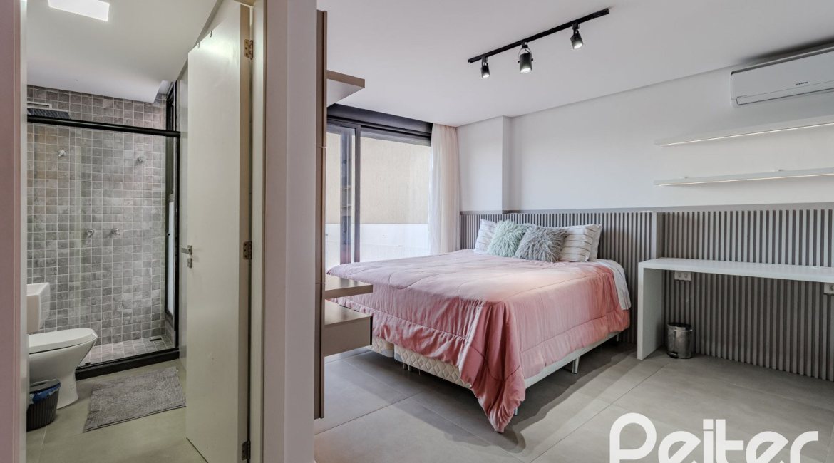 Casa à venda com 380m², 4 dormitórios, 4 suítes, 4 vagas, no bairro Vila Assunção em Porto Alegre