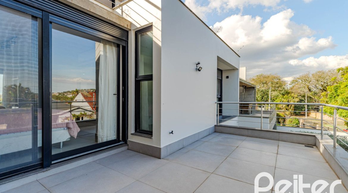 Casa à venda com 380m², 4 dormitórios, 4 suítes, 4 vagas, no bairro Vila Assunção em Porto Alegre
