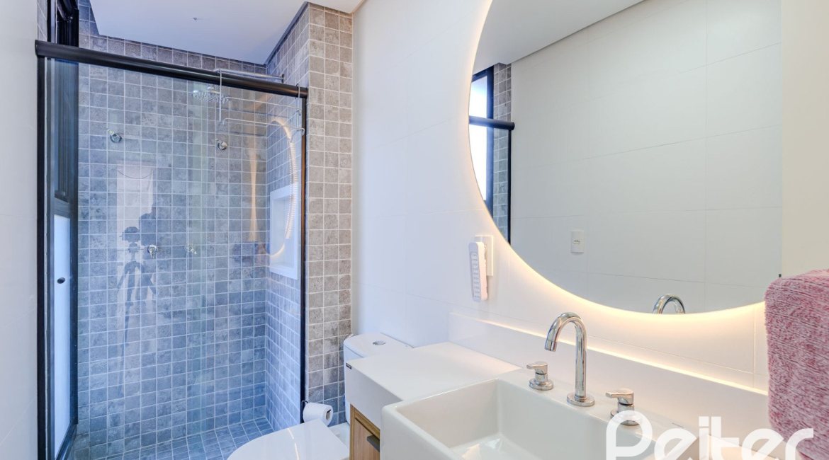 Casa à venda com 380m², 4 dormitórios, 4 suítes, 4 vagas, no bairro Vila Assunção em Porto Alegre