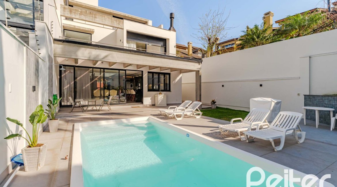 Casa à venda com 380m², 4 dormitórios, 4 suítes, 4 vagas, no bairro Vila Assunção em Porto Alegre