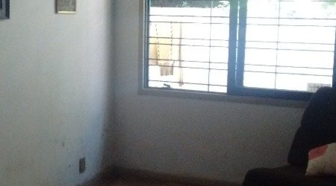 Casa à venda com 200m², 3 dormitórios, 1 suíte, 2 vagas, no bairro Tristeza em Porto Alegre