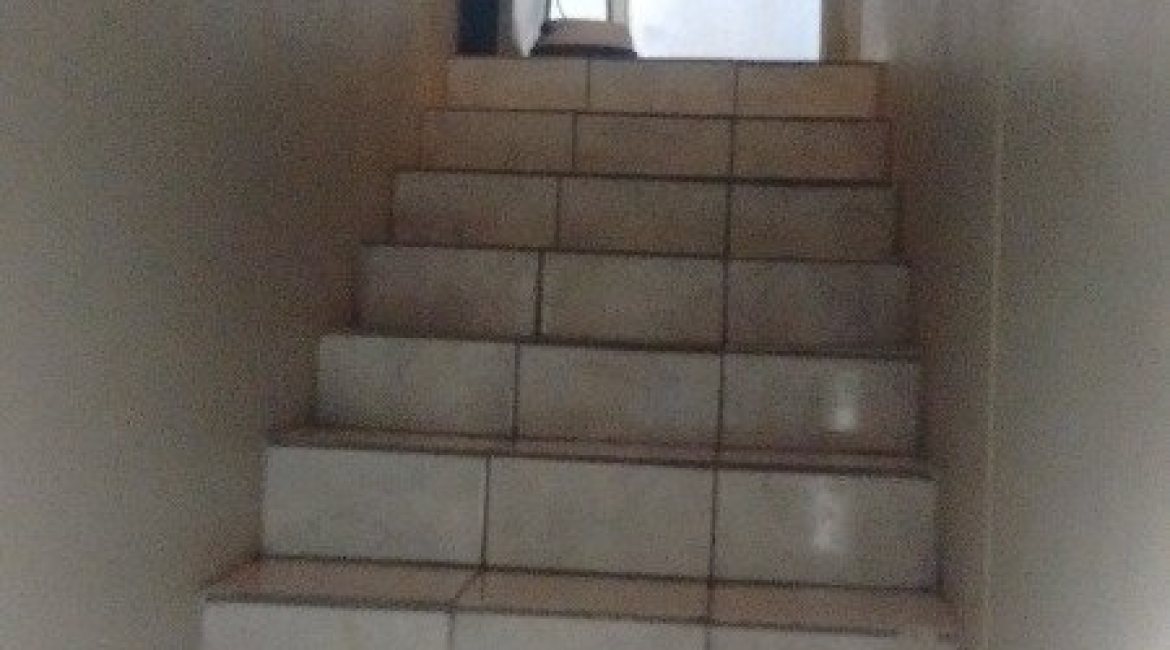 Casa à venda com 200m², 3 dormitórios, 1 suíte, 2 vagas, no bairro Tristeza em Porto Alegre