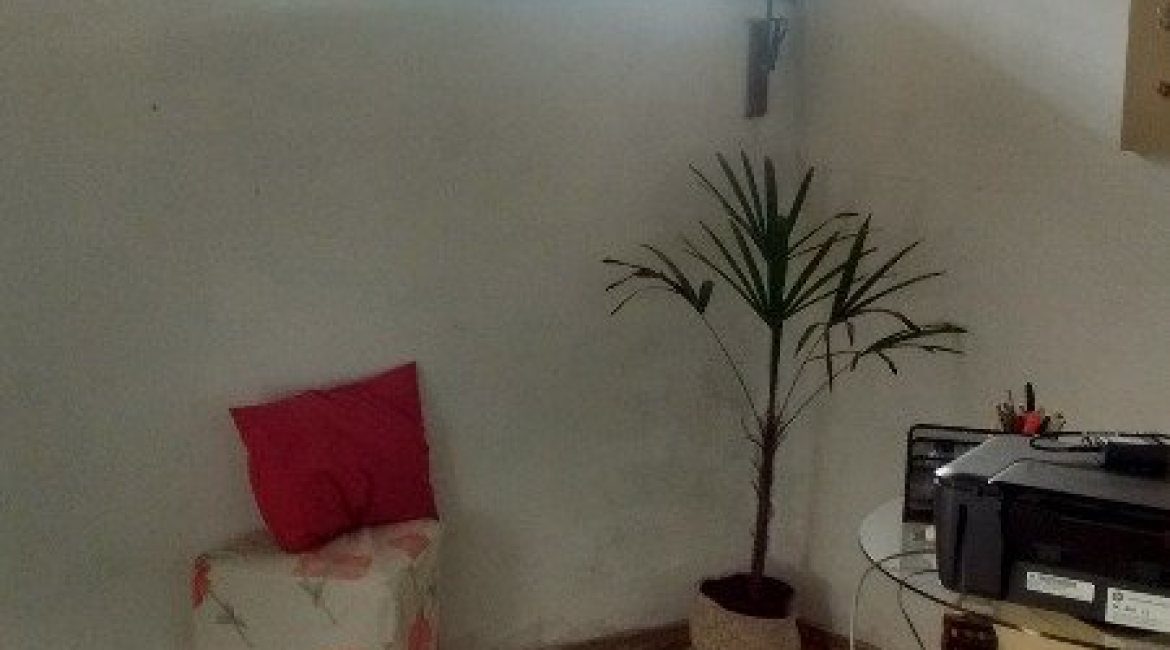 Casa à venda com 200m², 3 dormitórios, 1 suíte, 2 vagas, no bairro Tristeza em Porto Alegre