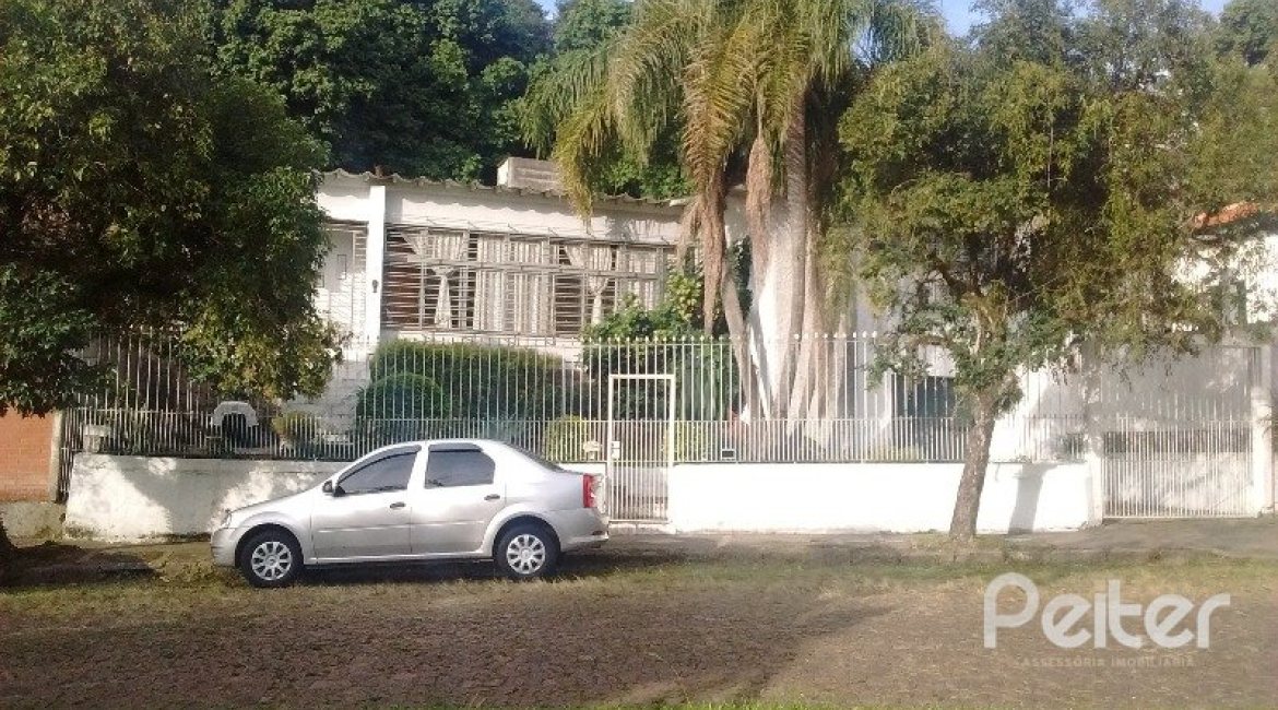 Casa à venda com 200m², 3 dormitórios, 1 suíte, 2 vagas, no bairro Tristeza em Porto Alegre