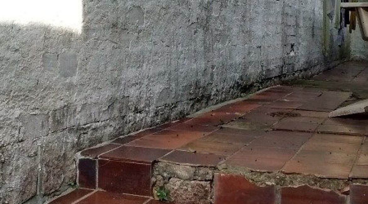 Casa à venda com 200m², 3 dormitórios, 1 suíte, 2 vagas, no bairro Tristeza em Porto Alegre