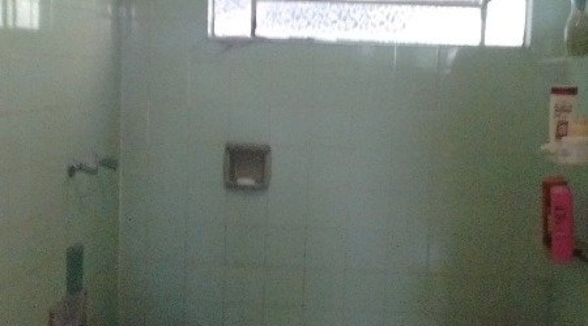 Casa à venda com 200m², 3 dormitórios, 1 suíte, 2 vagas, no bairro Tristeza em Porto Alegre