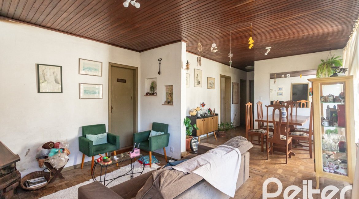 Casa à venda com 200m², 3 dormitórios, 1 suíte, 2 vagas, no bairro Tristeza em Porto Alegre