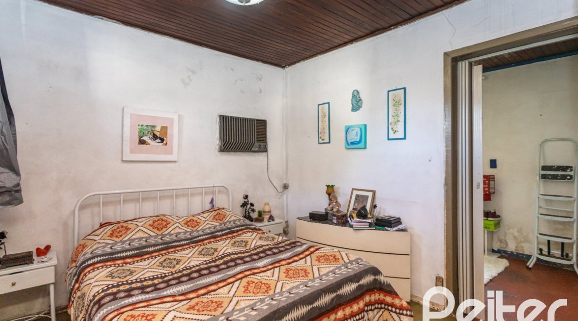 Casa à venda com 200m², 3 dormitórios, 1 suíte, 2 vagas, no bairro Tristeza em Porto Alegre