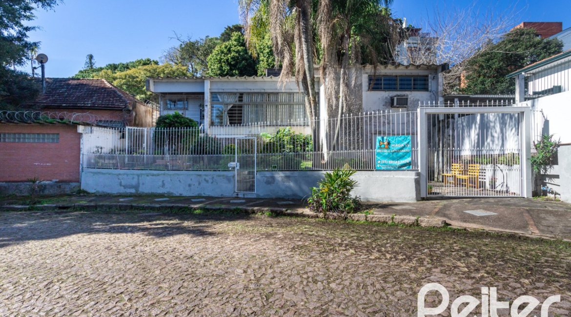 Casa à venda com 200m², 3 dormitórios, 1 suíte, 2 vagas, no bairro Tristeza em Porto Alegre