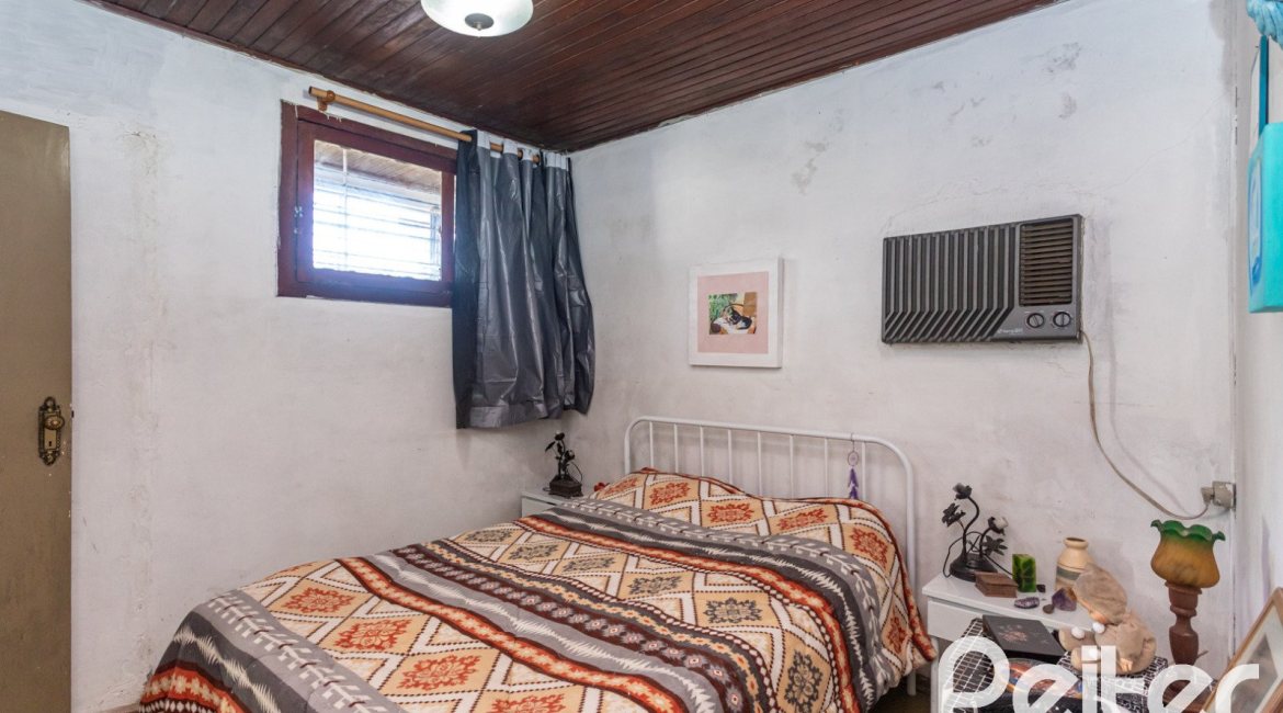 Casa à venda com 200m², 3 dormitórios, 1 suíte, 2 vagas, no bairro Tristeza em Porto Alegre