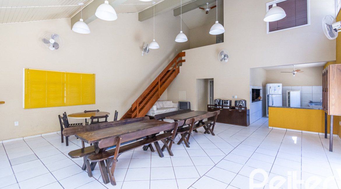 Casa em Condomínio à venda com 81m², 2 dormitórios, 1 vaga, no bairro Tristeza em Porto Alegre