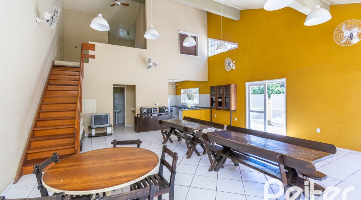 Casa em Condomínio à venda com 81m², 2 dormitórios, 1 vaga, no bairro Tristeza em Porto Alegre