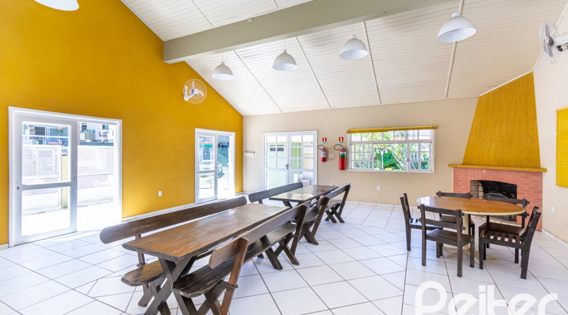 Casa em Condomínio à venda com 81m², 2 dormitórios, 1 vaga, no bairro Tristeza em Porto Alegre