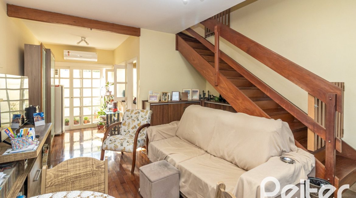 Casa em Condomínio à venda com 81m², 2 dormitórios, 1 vaga, no bairro Tristeza em Porto Alegre