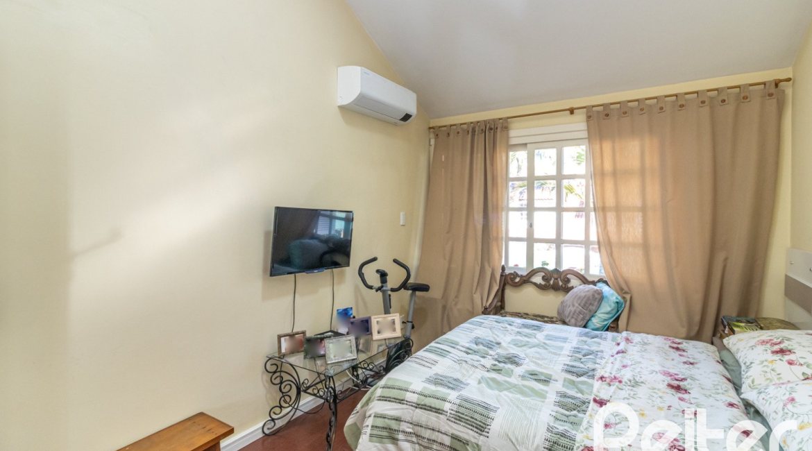 Casa em Condomínio à venda com 81m², 2 dormitórios, 1 vaga, no bairro Tristeza em Porto Alegre