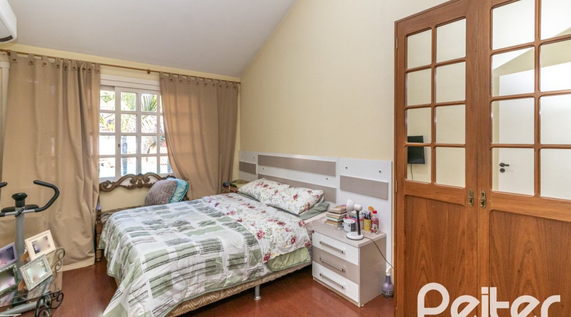 Casa em Condomínio à venda com 81m², 2 dormitórios, 1 vaga, no bairro Tristeza em Porto Alegre