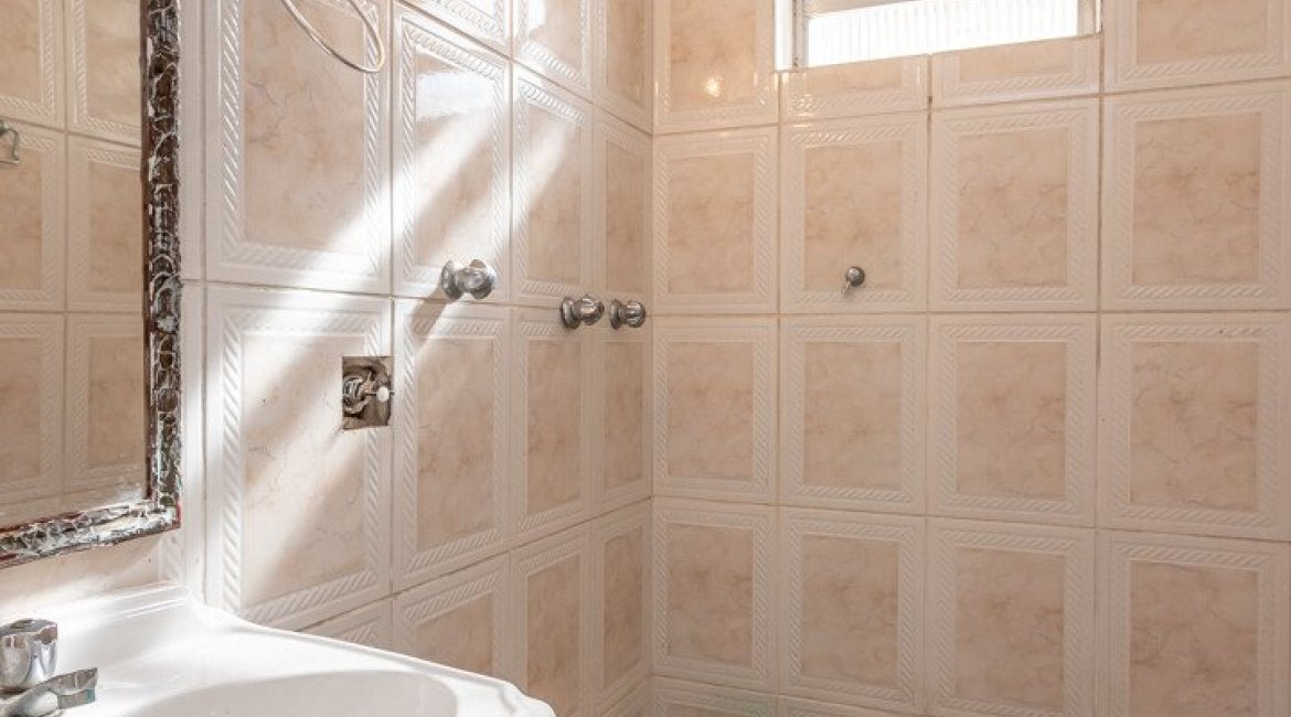 Casa à venda com 393m², 4 dormitórios, 2 suítes, 6 vagas, no bairro Vila Assunção em Porto Alegre