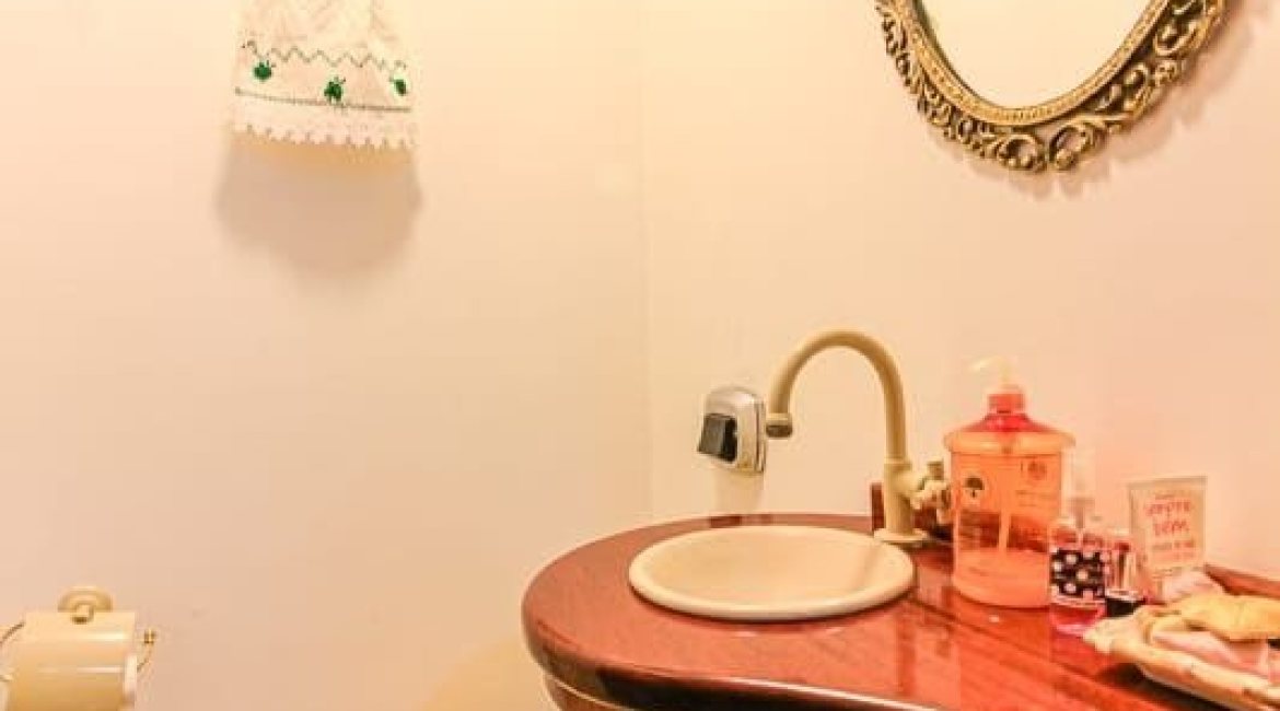 Casa à venda com 173m², 3 dormitórios, 3 suítes, 2 vagas, no bairro Vila Assunção em Porto Alegre