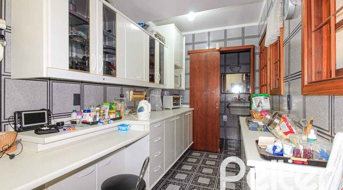 Casa à venda com 173m², 3 dormitórios, 3 suítes, 2 vagas, no bairro Vila Assunção em Porto Alegre