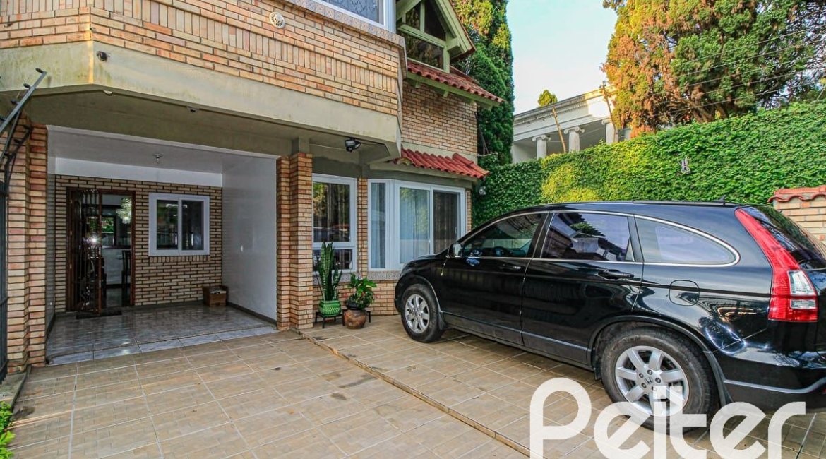 Casa à venda com 173m², 3 dormitórios, 3 suítes, 2 vagas, no bairro Vila Assunção em Porto Alegre
