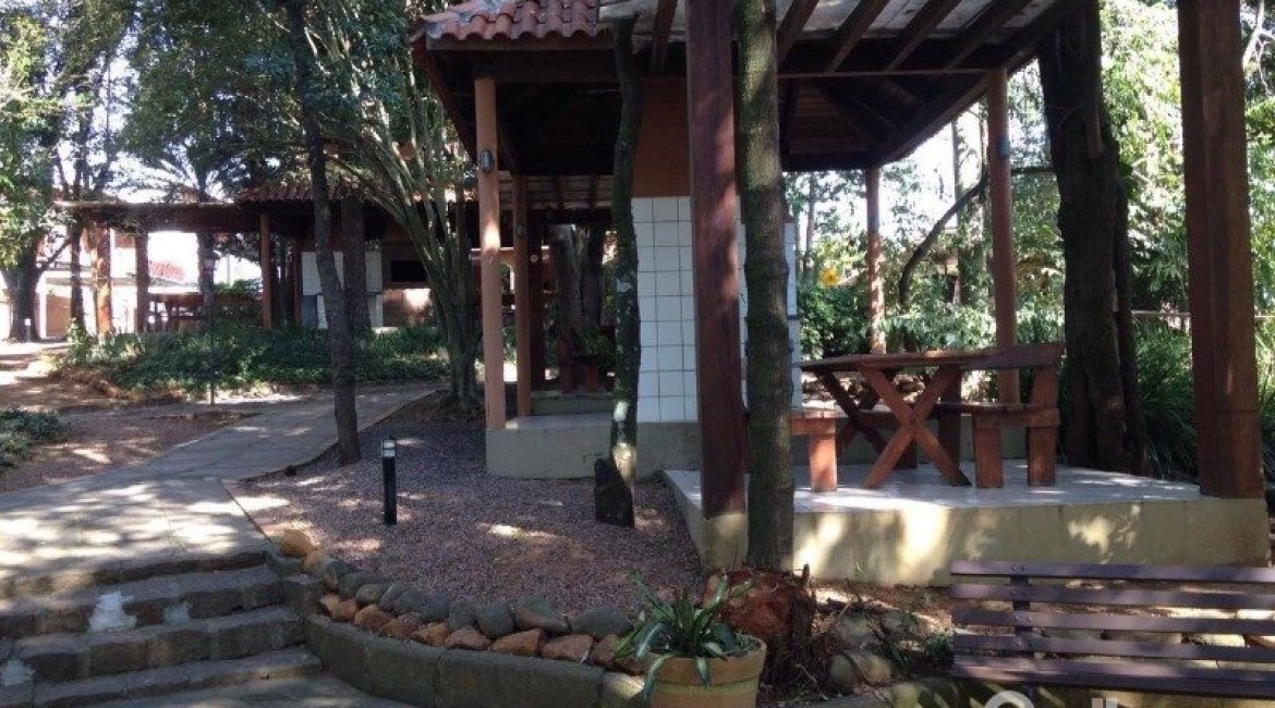 Apartamento à venda com 67m², 3 dormitórios, 1 vaga, no bairro Teresópolis em Porto Alegre