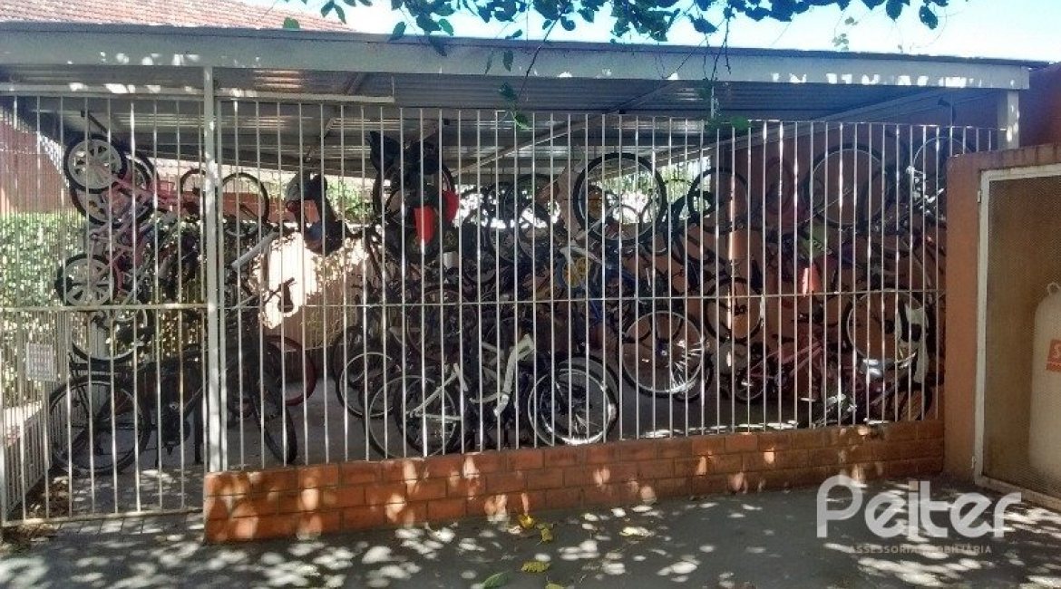Apartamento à venda com 67m², 3 dormitórios, 1 vaga, no bairro Teresópolis em Porto Alegre