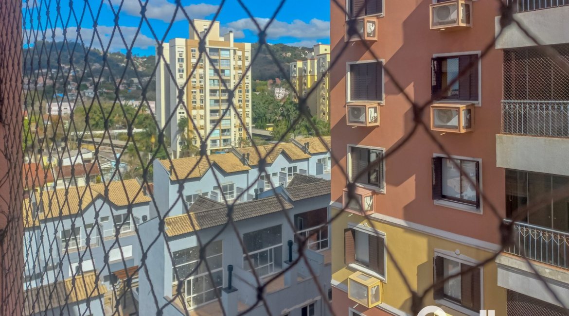 Apartamento à venda com 67m², 3 dormitórios, 1 vaga, no bairro Teresópolis em Porto Alegre